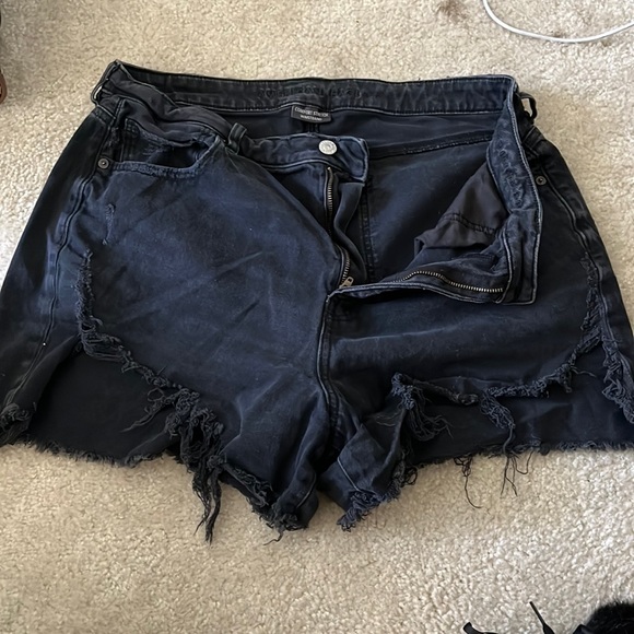 American Eagle distressed shorts! - Picture 1 of 3